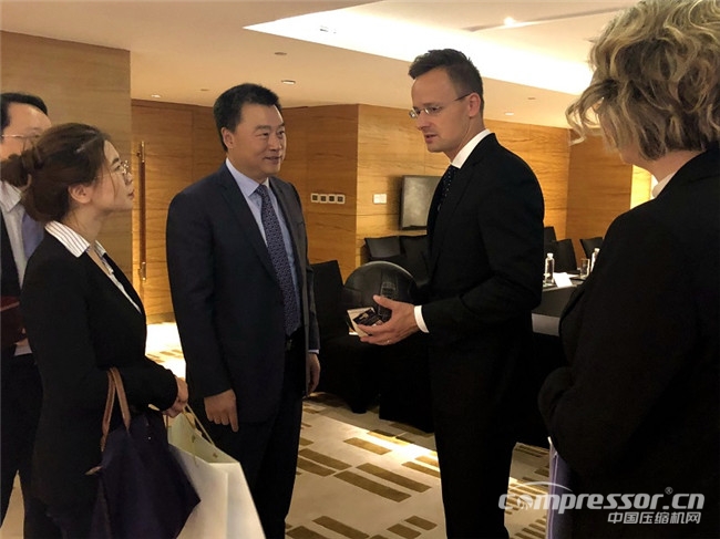 匈牙利外交与对外经济部部长会见曹克坚董事长一行